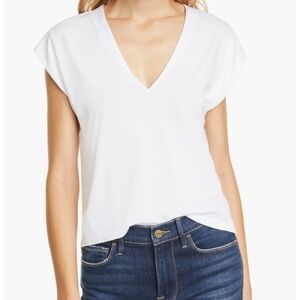Le Mid Rise V-Neck Tee In White